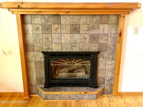 Living - 21040 Scenic Dr, Chugiak, AK 99567 photo 6 of 12
