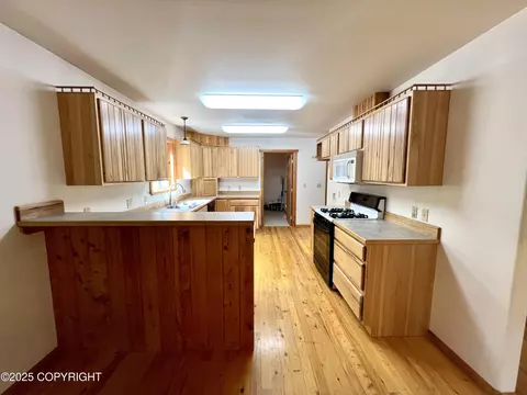 Kitchen - 21040 Scenic Dr, Chugiak, AK 99567 photo 3 of 8