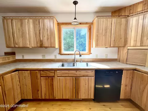 Kitchen - 21040 Scenic Dr, Chugiak, AK 99567 photo 6 of 8