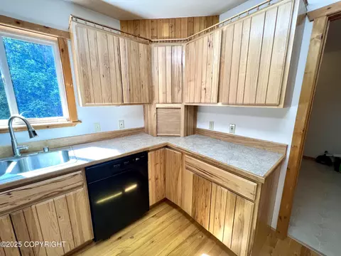 Kitchen - 21040 Scenic Dr, Chugiak, AK 99567 photo 7 of 8
