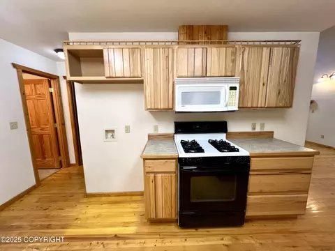 Kitchen - 21040 Scenic Dr, Chugiak, AK 99567 photo 5 of 8