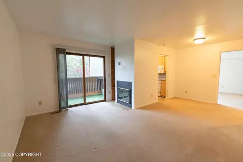 7558 Foxridge Way # 6-E, Anchorage, AK 99518