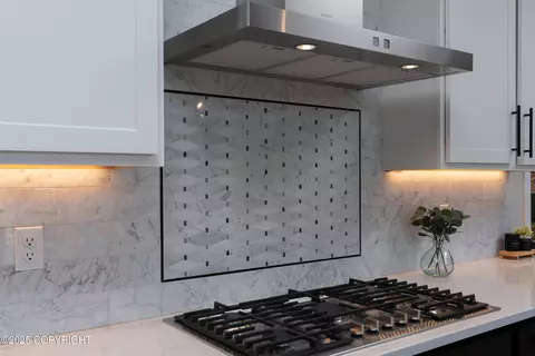 Kitchen - 17865 Rivervista Rd, Eagle River, AK 99577 photo 4 of 6