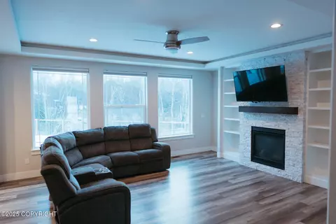 Living - 7572 E Riparian Loop, Palmer, AK 99645 photo 2 of 2