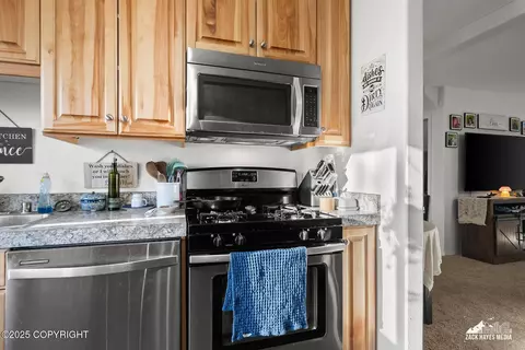 Kitchen - 981 E Fairview Loop, Wasilla, AK 99654 photo 6 of 13