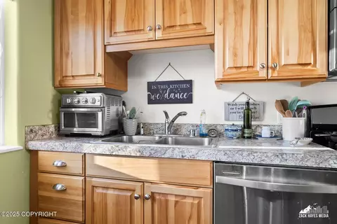 Kitchen - 981 E Fairview Loop, Wasilla, AK 99654 photo 7 of 13