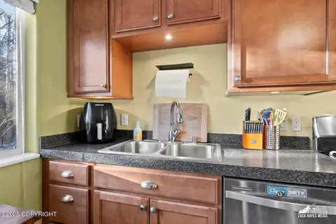 Kitchen - 981 E Fairview Loop, Wasilla, AK 99654 photo 11 of 13