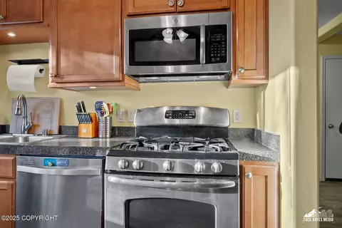 Kitchen - 981 E Fairview Loop, Wasilla, AK 99654 photo 10 of 13