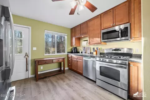 Kitchen - 981 E Fairview Loop, Wasilla, AK 99654 photo 9 of 13