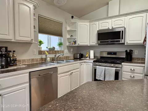 Kitchen - 20686 Icefall Dr, Eagle River, AK 99577 photo 1 of 6