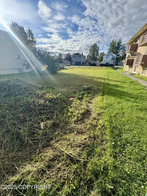 837 E 11th Ave, Anchorage, AK 99501 photo 2