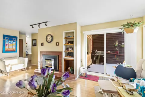 1561 Nelchina St # C2, Anchorage, AK 99501