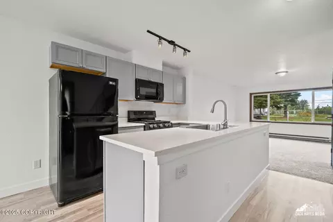 Kitchen - 424 E Manor Ave, Anchorage, AK 99501 photo 10 of 14