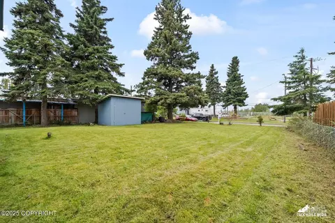 Exterior - 424 E Manor Ave, Anchorage, AK 99501 photo 5 of 6