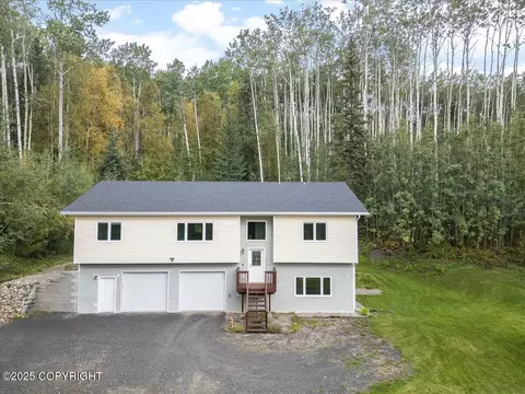 2086 Chena Point Ave, Fairbanks, AK 99709