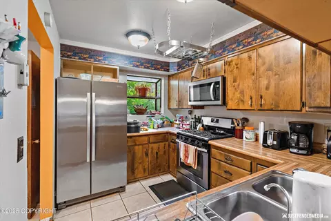 Kitchen - 3443 Wiley Post Loop, Anchorage, AK 99517 photo 4 of 4