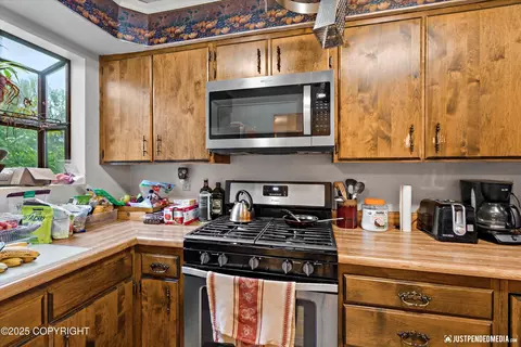 Kitchen - 3443 Wiley Post Loop, Anchorage, AK 99517 photo 2 of 4