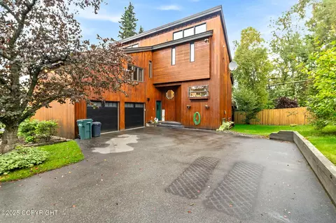 2141 Tudor Hill Dr, Anchorage, AK 99507