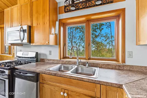 Kitchen - 11806 W Skyline Dr, Eagle River, AK 99577 photo 2 of 3