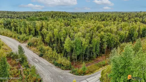 6092 S Purinton Pkwy, Big Lake, AK 99652