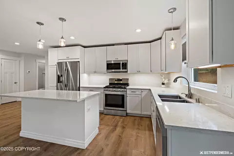 Kitchen - 21049 Sparkle Dr, Chugiak, AK 99567 photo 4 of 7