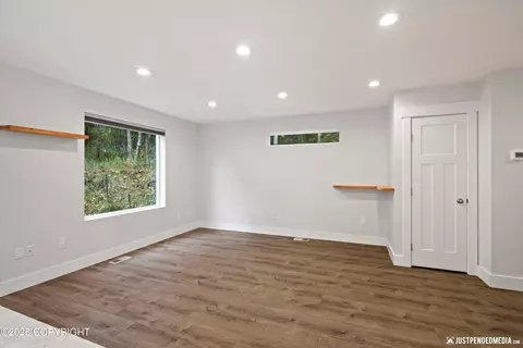 Living - 21049 Sparkle Dr, Chugiak, AK 99567 photo 2 of 5