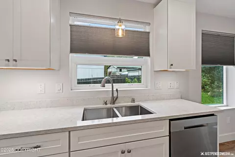 Kitchen - 21049 Sparkle Dr, Chugiak, AK 99567 photo 6 of 7