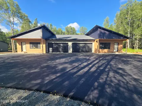7490 N Paw St, Wasilla, AK 99654
