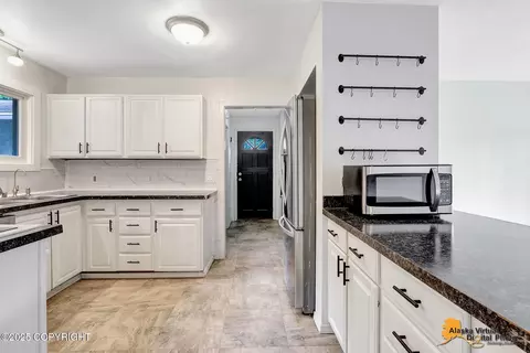 Kitchen - 20911 Sunset Blvd, Chugiak, AK 99567 photo 3 of 4
