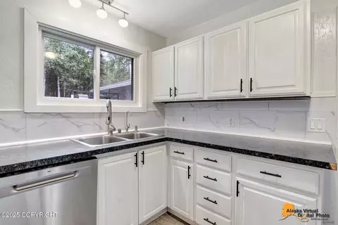 Kitchen - 20911 Sunset Blvd, Chugiak, AK 99567 photo 2 of 4