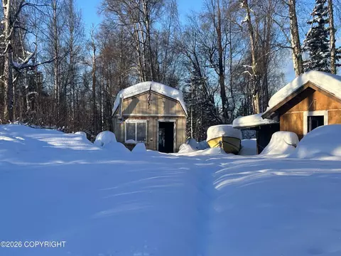 5522 S Kenaka Bena Loop, Wasilla, AK 99652