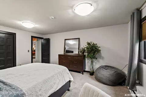 Bedroom - 10208 Preuss Ln, Eagle River, AK 99577 photo 2 of 9