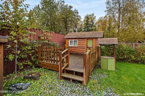 Exterior - 10208 Preuss Ln, Eagle River, AK 99577 photo 8 of 19