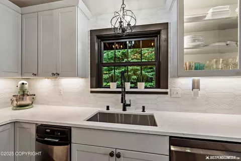 Kitchen - 10208 Preuss Ln, Eagle River, AK 99577 photo 4 of 6