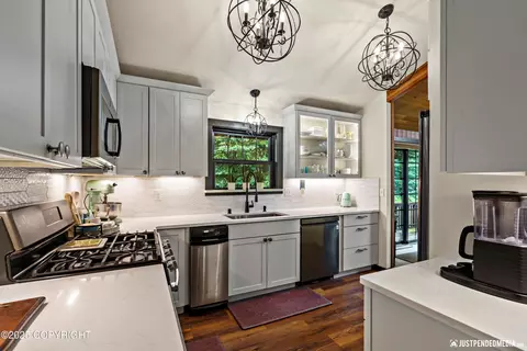 Kitchen - 10208 Preuss Ln, Eagle River, AK 99577 photo 3 of 6