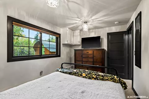 Bedroom - 10208 Preuss Ln, Eagle River, AK 99577 photo 3 of 9