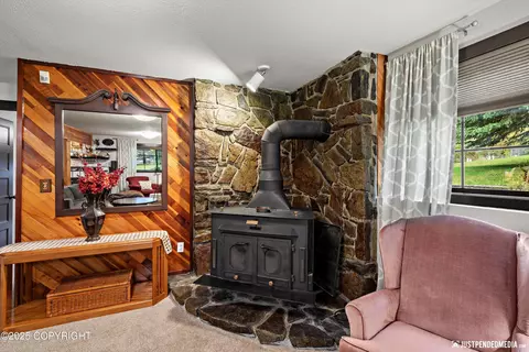 Living - 10208 Preuss Ln, Eagle River, AK 99577 photo 8 of 9