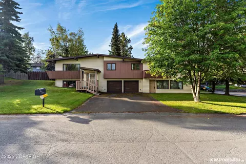 1740 Crescent Cir, Anchorage, AK 99508