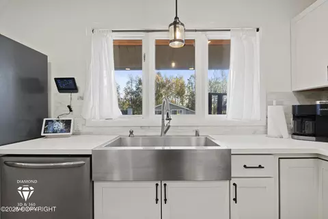 Kitchen - 8301 E 20th Ave, Anchorage, AK 99504 photo 5 of 6