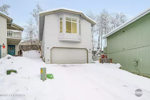 8943 Meadow Park Cir, Eagle River, AK 99577
