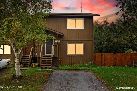 6200 Newt Dr, Anchorage, AK 99507