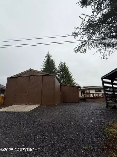118 S 6th St, Petersburg, AK 99833