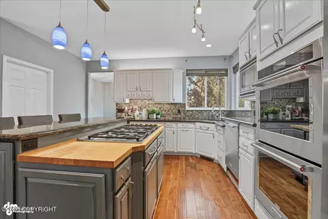 Kitchen - 16915 Yellowstone Dr, Eagle River, AK 99577 photo 5 of 5