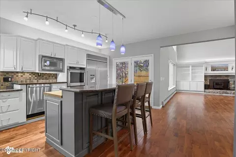 Kitchen - 16915 Yellowstone Dr, Eagle River, AK 99577 photo 2 of 5