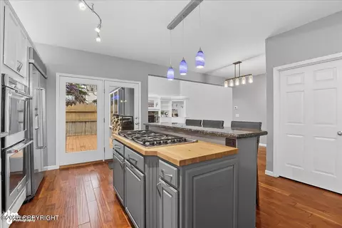 Kitchen - 16915 Yellowstone Dr, Eagle River, AK 99577 photo 4 of 5