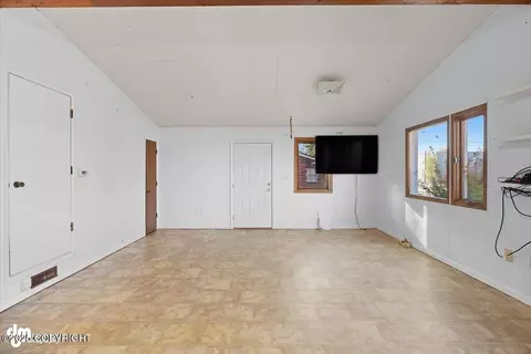 Living - 509 Irwin St, Anchorage, AK 99508 photo 1 of 2