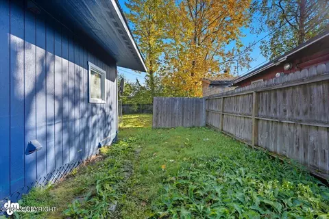 Exterior - 509 Irwin St, Anchorage, AK 99508 photo 2 of 8