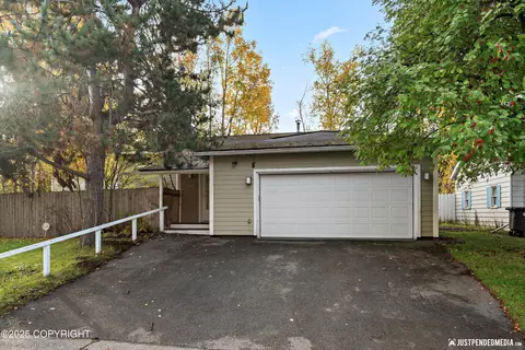 1634 Stanford Dr, Anchorage, AK 99508