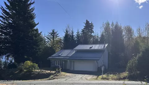 17 Dolphin St, Haines, AK 99827
