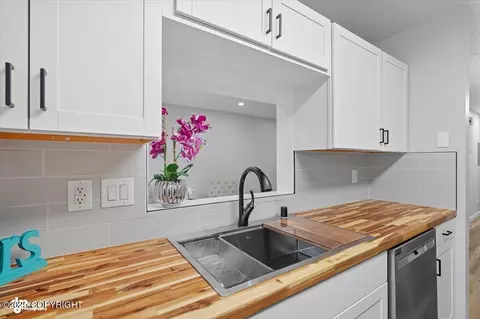 1250 Golden Berry Ave, Anchorage, AK 99515